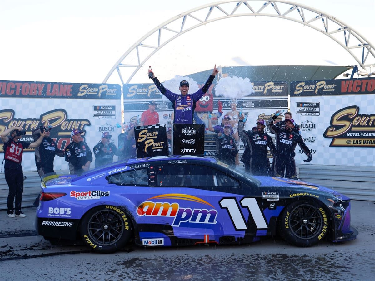 DENNY HAMLIN 2025 AMPM LAS VEGAS RACED WIN 1:24 ELITE DIECAST