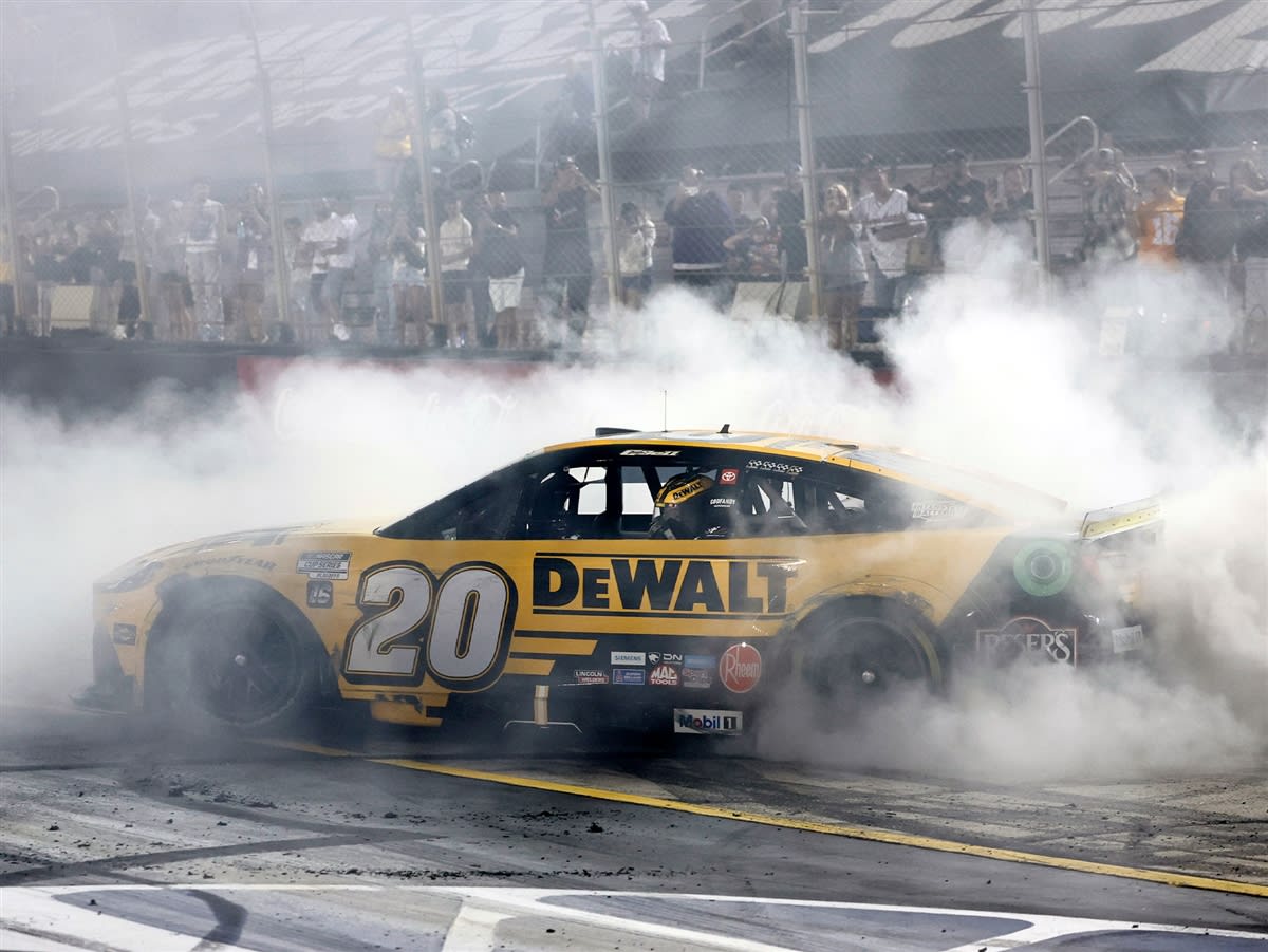 CHRISTOPHER BELL 2025 DEWALT BRISTOL RACED WIN 1:24 ELITE DIECAST