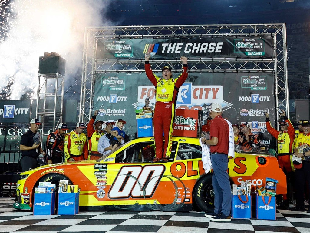 SHELDON CREED 2026 OLLIE'S BRISTOL RACE WIN 1:64 ARC DIECAST